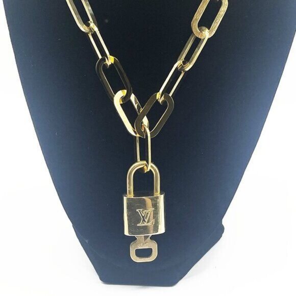 Authentic Louis Vuitton Lock & Key Necklace Pendant Gold-Plated Chain Adjustable - Picture 3 of 12